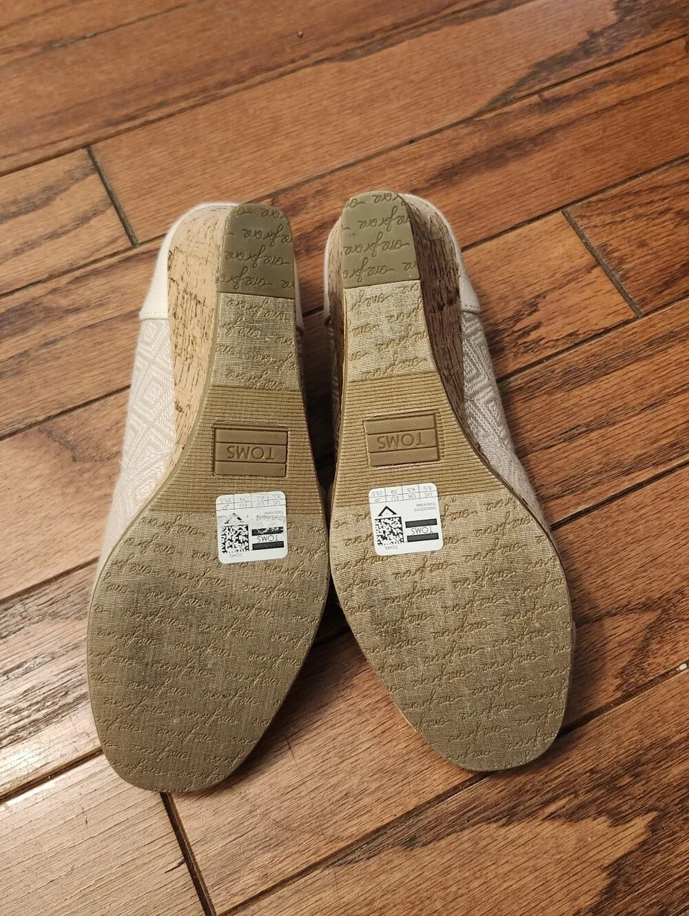 TOMS Stella Open Toe Wedge Shoes Women's Sz US 8.5 Beige Diamond Pattern Slip On